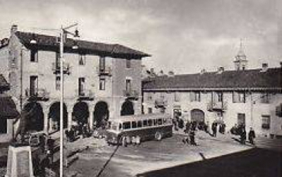 Piazza centralw con BUS - Pianezza (To)